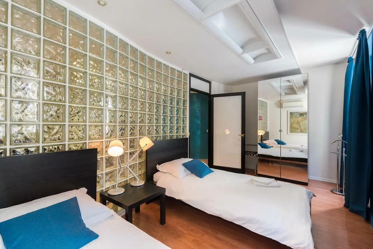 White&Blue Top Center App Apartment Pula