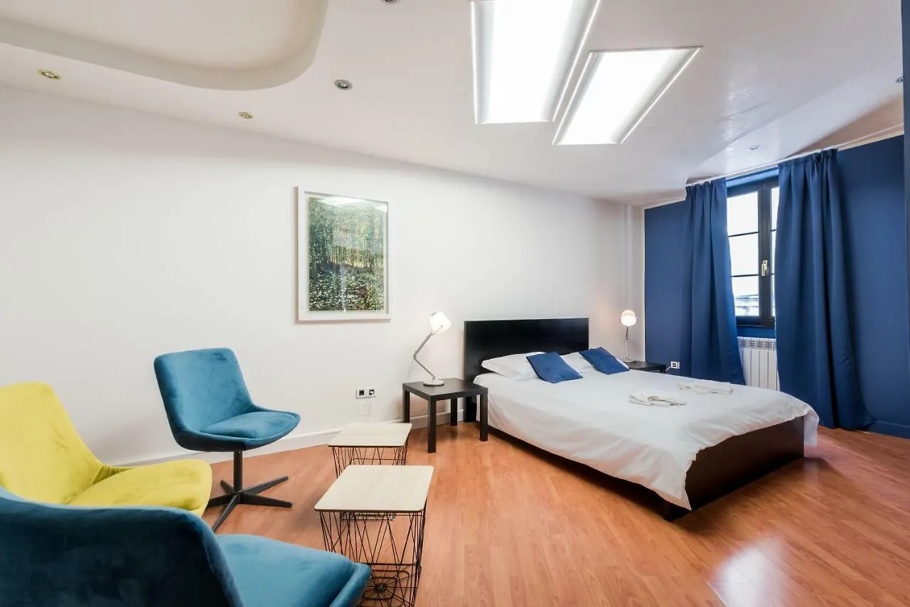 White&Blue Top Center App Apartment Pula