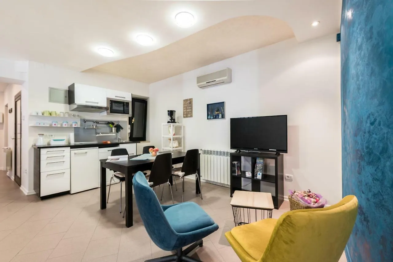 White&Blue Top Center App Apartment Pula 0*,  Croatia