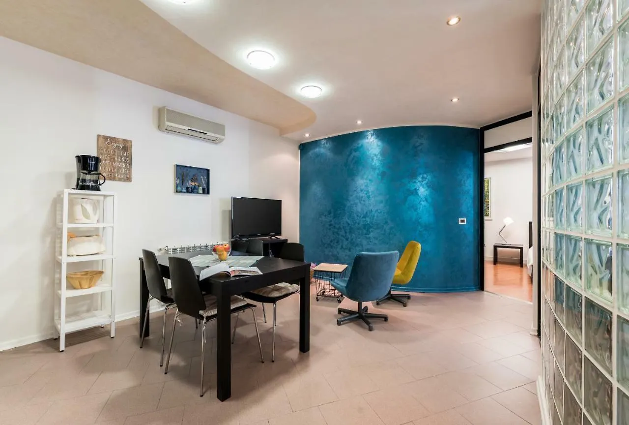 White&Blue Top Center App Apartment Pula Croatia