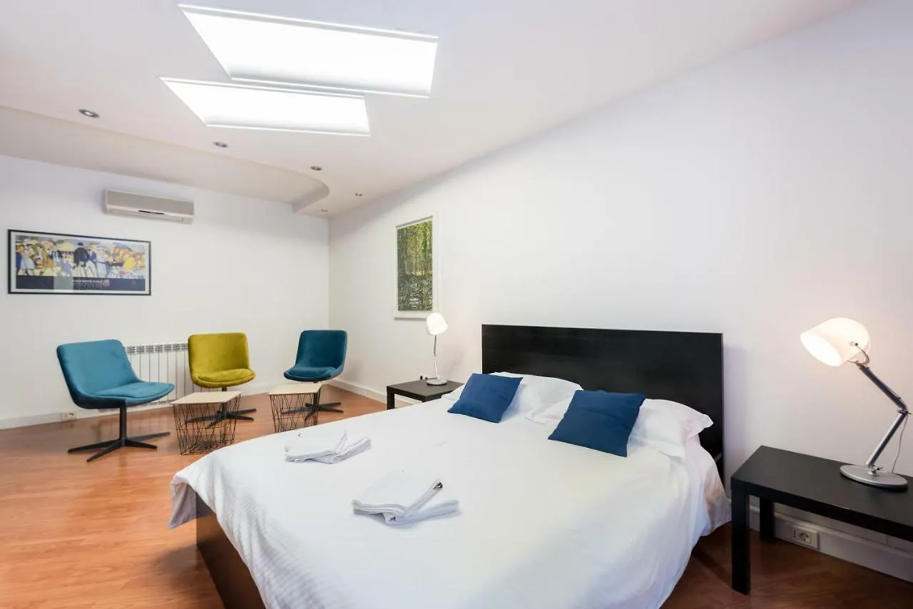 White&Blue Top Center App Apartment Pula