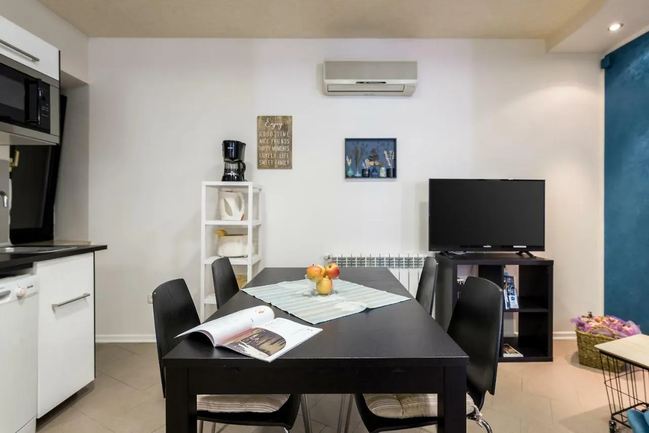 White&Blue Top Center App Apartment Pula Croatia