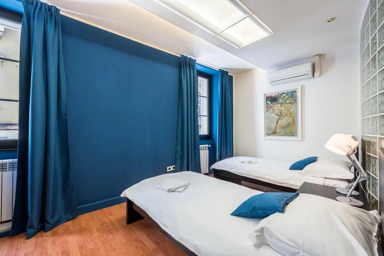 White&Blue Top Center App Apartment Pula